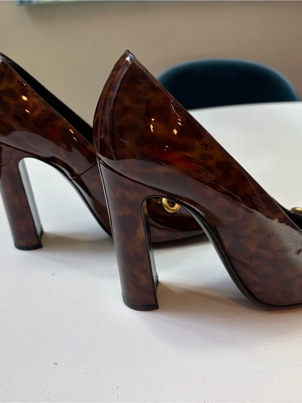Saint Laurent Brown Tortoiseshell Patent Pumps with Gold Chain - Picture 7 of 10